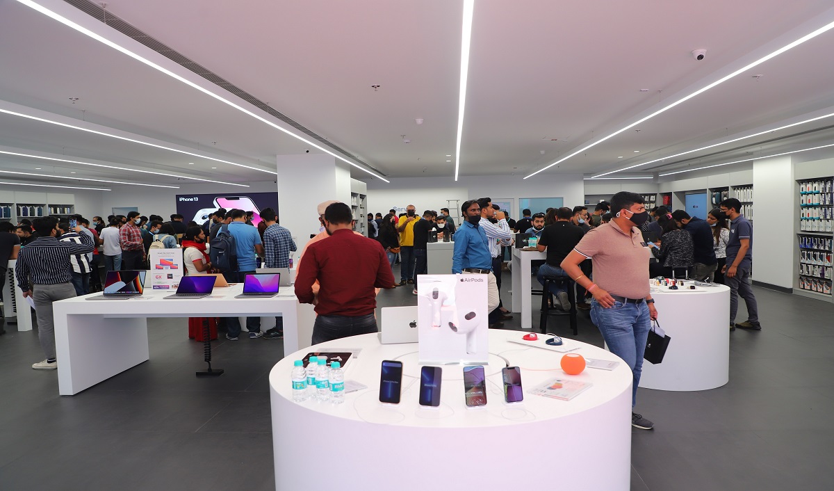 Unicorn Expands Retail Presence, Opens Apple Flagship Reseller Store in